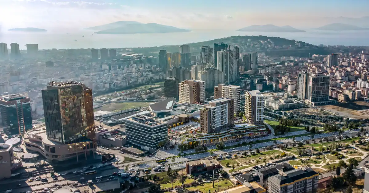 Doğal ışıkla dolu Piazza Park oturma odası iç mekan görünümü